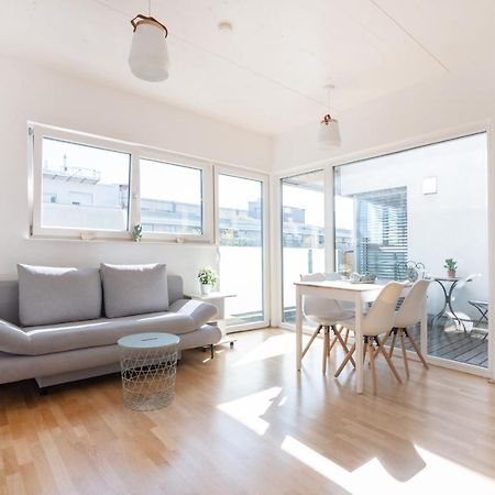 Helles, Neues Dg Apartment Mit Blick Zum Donauturm Βιέννη Εξωτερικό φωτογραφία