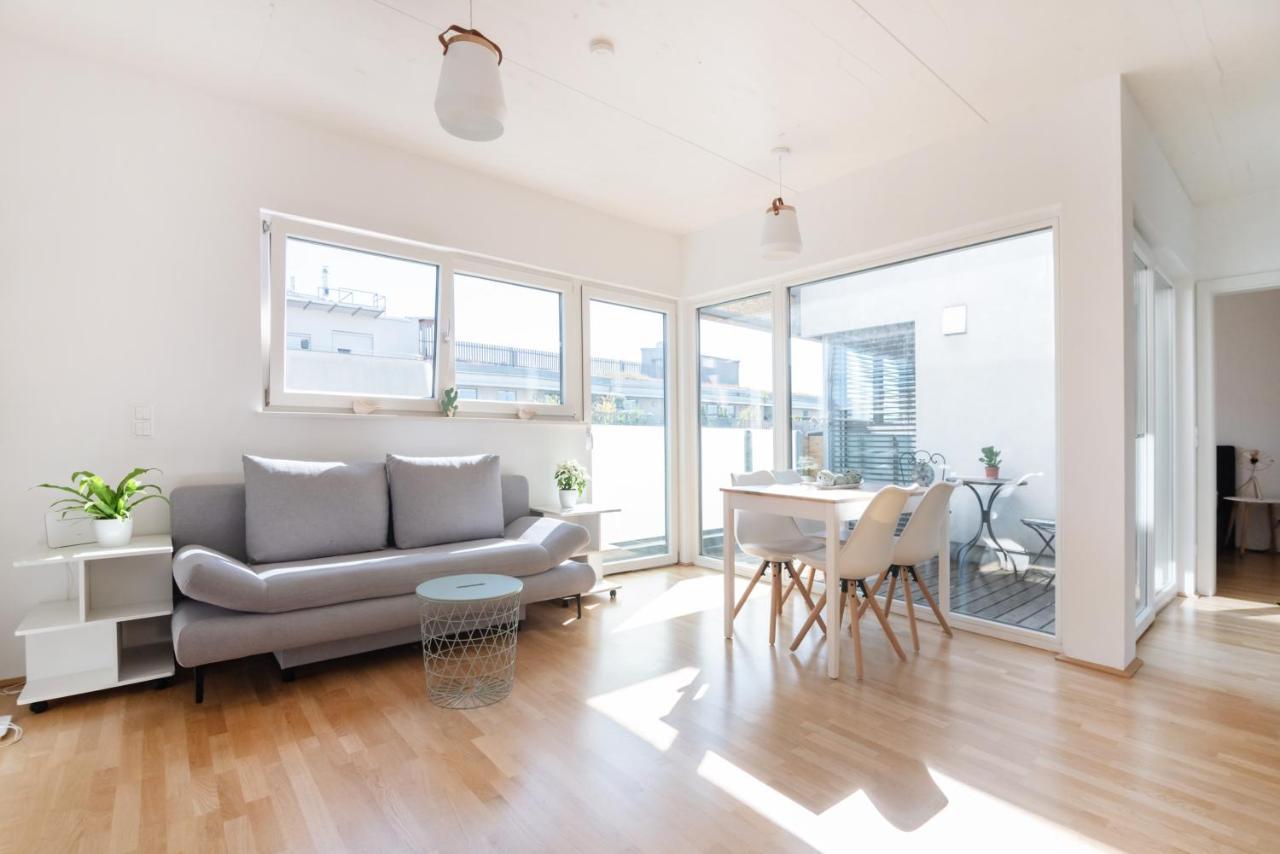 Helles, Neues Dg Apartment Mit Blick Zum Donauturm Βιέννη Εξωτερικό φωτογραφία