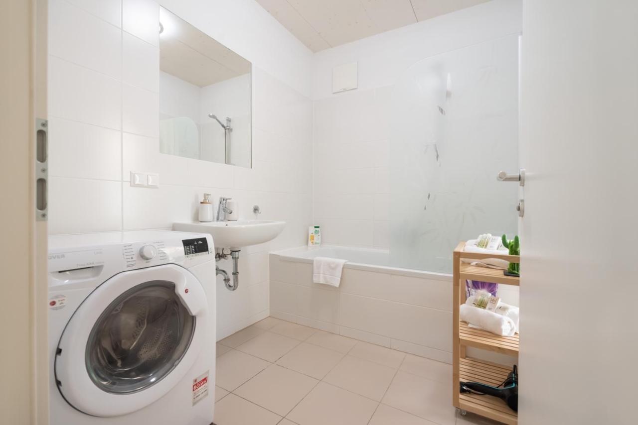 Helles, Neues Dg Apartment Mit Blick Zum Donauturm Βιέννη Εξωτερικό φωτογραφία