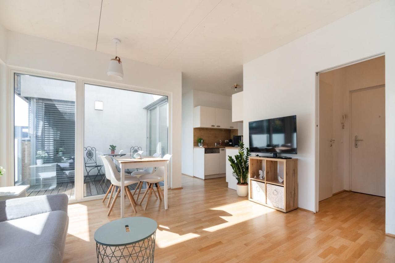 Helles, Neues Dg Apartment Mit Blick Zum Donauturm Βιέννη Εξωτερικό φωτογραφία