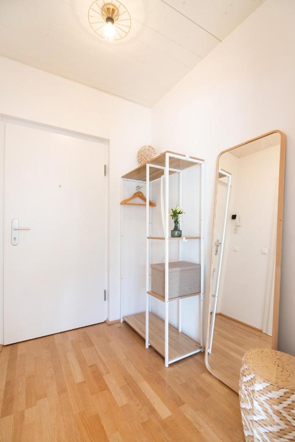 Helles, Neues Dg Apartment Mit Blick Zum Donauturm Βιέννη Εξωτερικό φωτογραφία