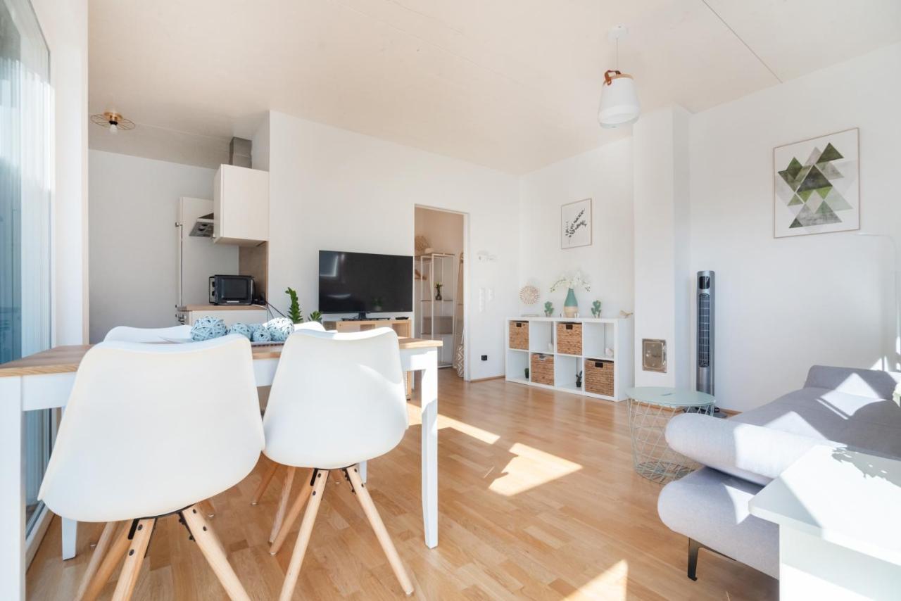Helles, Neues Dg Apartment Mit Blick Zum Donauturm Βιέννη Εξωτερικό φωτογραφία