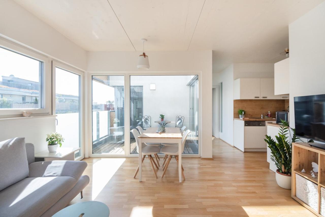 Helles, Neues Dg Apartment Mit Blick Zum Donauturm Βιέννη Εξωτερικό φωτογραφία