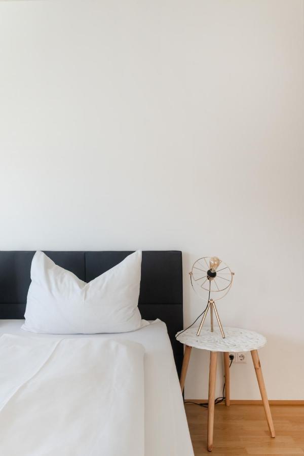 Helles, Neues Dg Apartment Mit Blick Zum Donauturm Βιέννη Εξωτερικό φωτογραφία