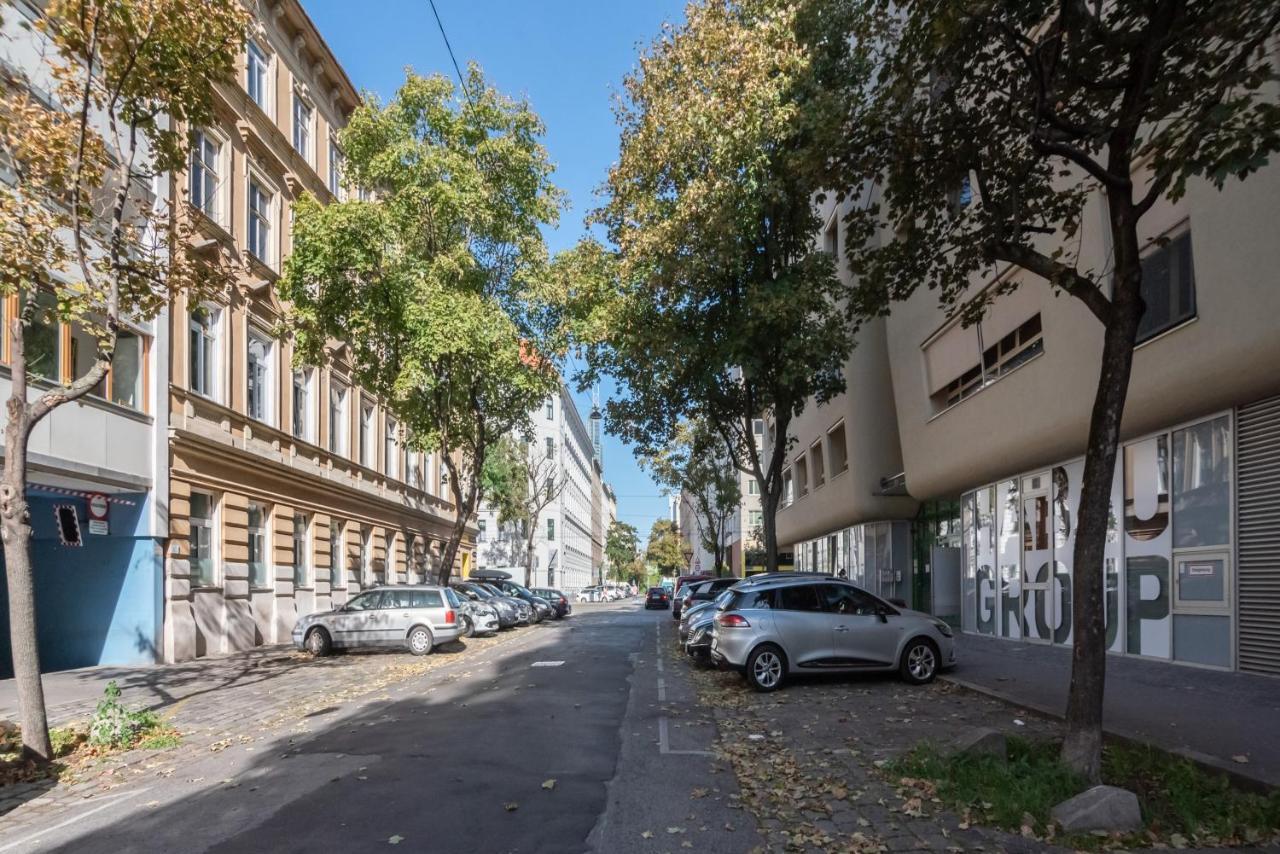 Helles, Neues Dg Apartment Mit Blick Zum Donauturm Βιέννη Εξωτερικό φωτογραφία