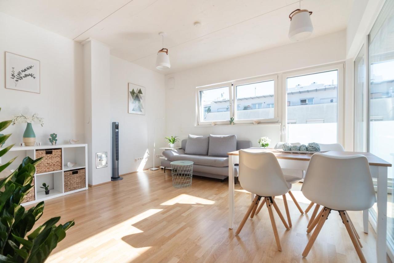 Helles, Neues Dg Apartment Mit Blick Zum Donauturm Βιέννη Εξωτερικό φωτογραφία