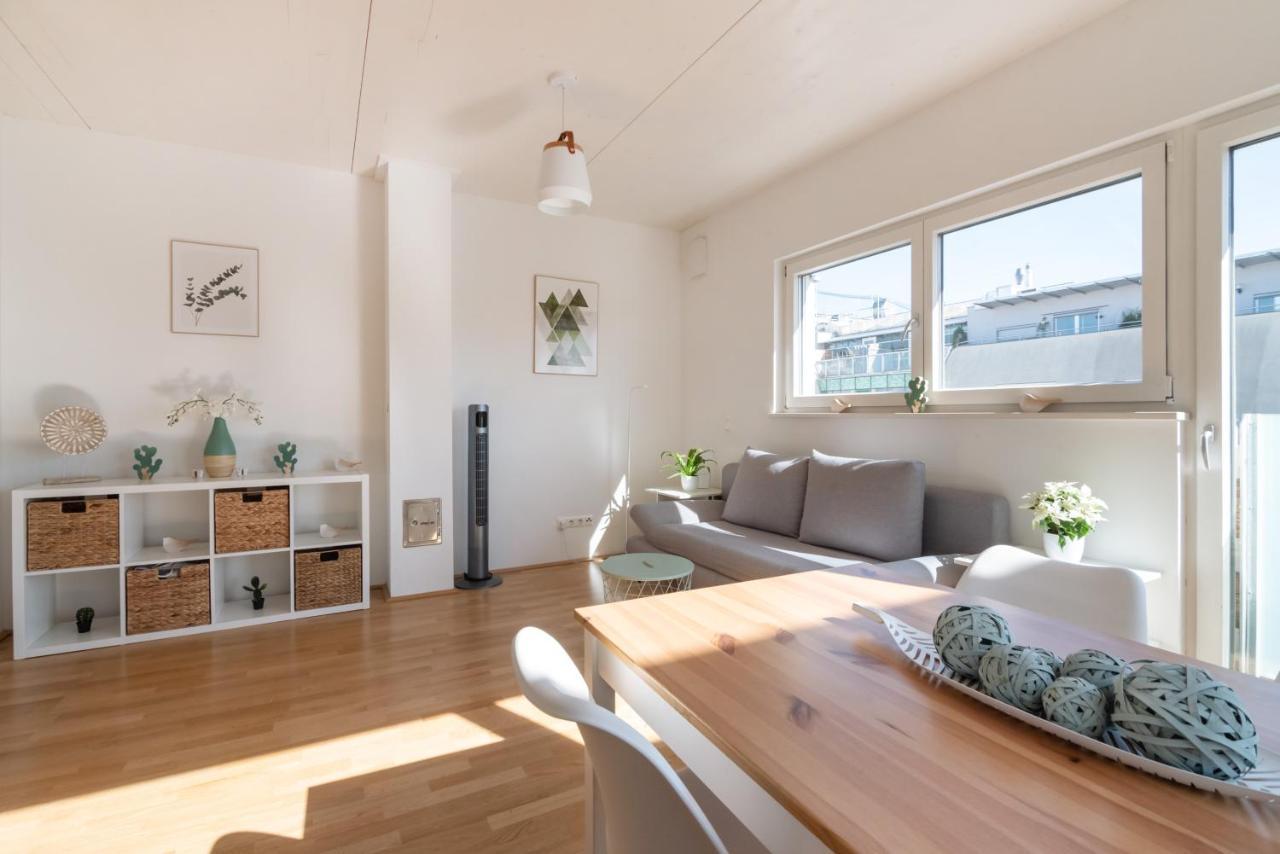 Helles, Neues Dg Apartment Mit Blick Zum Donauturm Βιέννη Εξωτερικό φωτογραφία