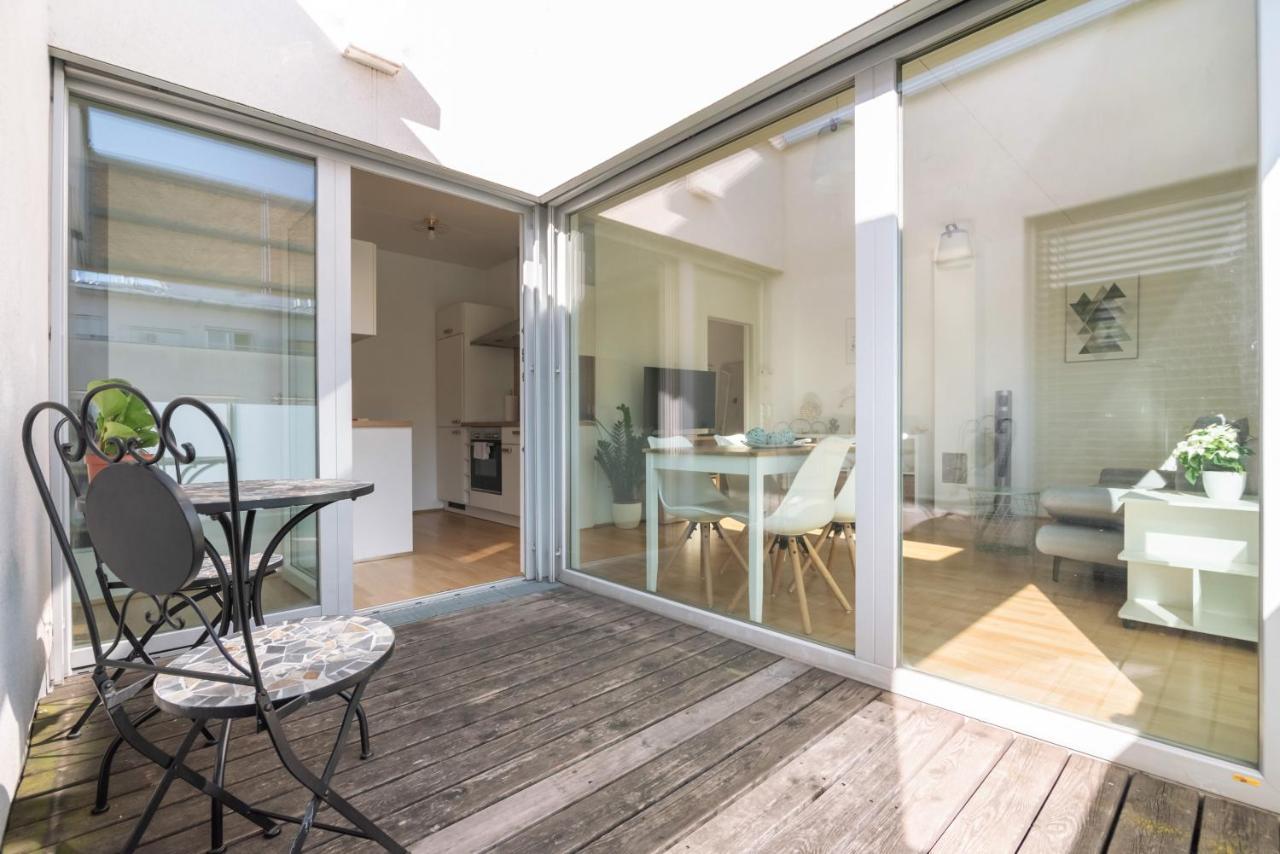 Helles, Neues Dg Apartment Mit Blick Zum Donauturm Βιέννη Εξωτερικό φωτογραφία